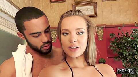 Sexy Liza Rowe blows Stallion