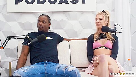 Alexis Fawx & Cheerleader Kait - The Podcast