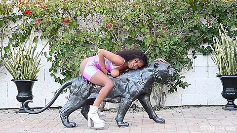 Jezabel Vessir - Getting Wet And Wild